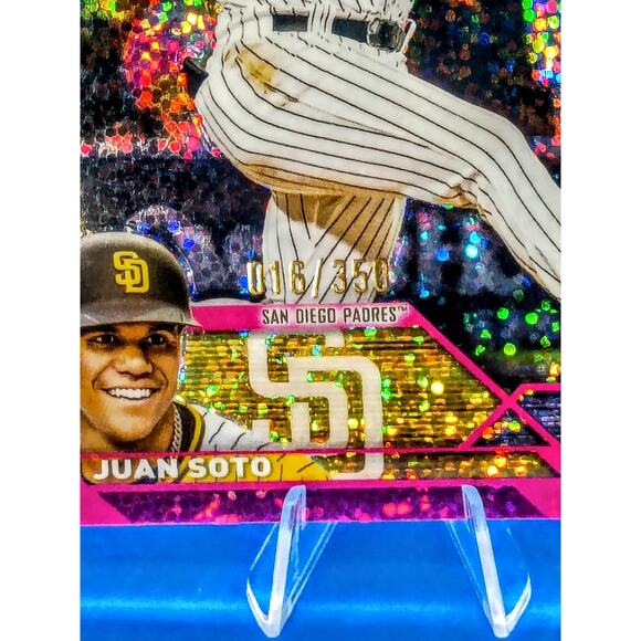 Juan Soto #100 2023 Topps Chrome Magenta Speckle Refractor SP 16/350 - Picture 4 of 5